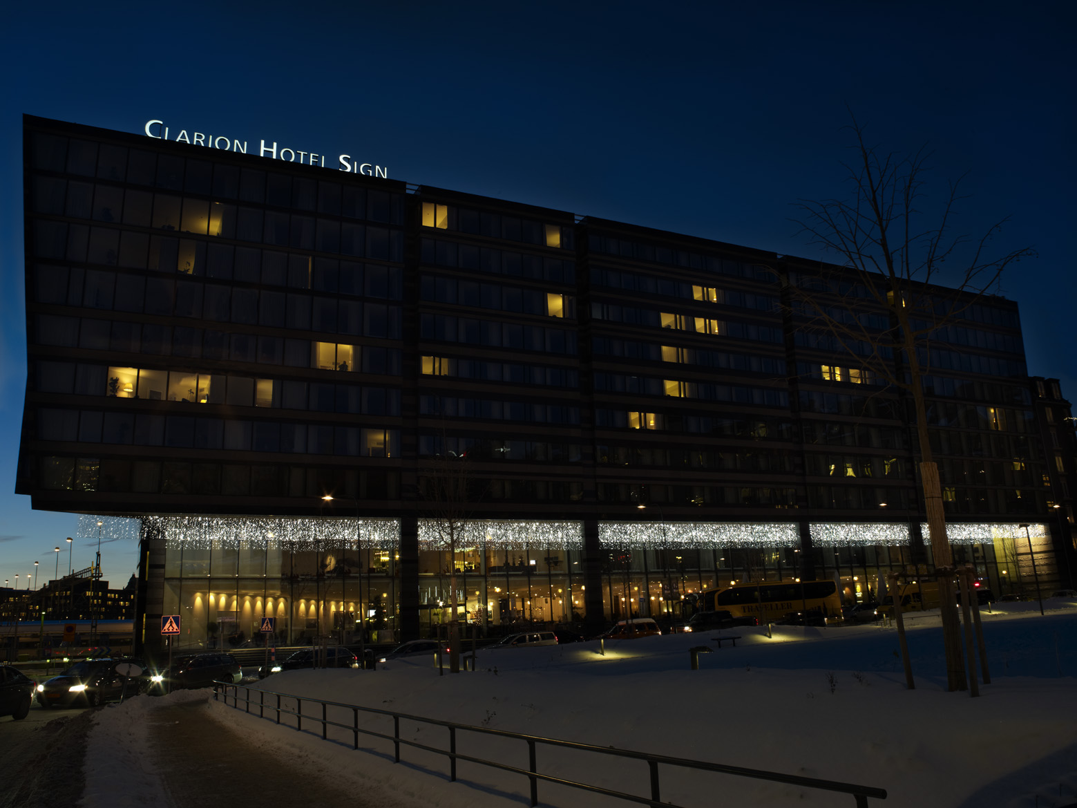 Ljusgardiner med leds på fasad vid Clarion Hotel.