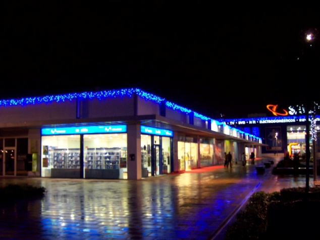 Ljusdraperier med blåa leds på köpcentrum, Bilbao